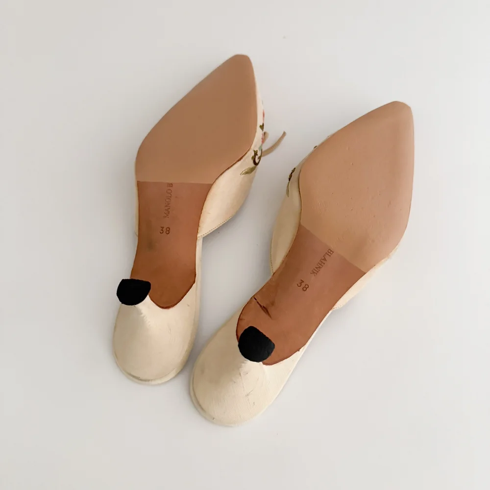 Manolo Blahnik 花柄ミュール 38 Manolo Blahnik 花柄ミュール 38 春待ち名品】“マノロブラニク